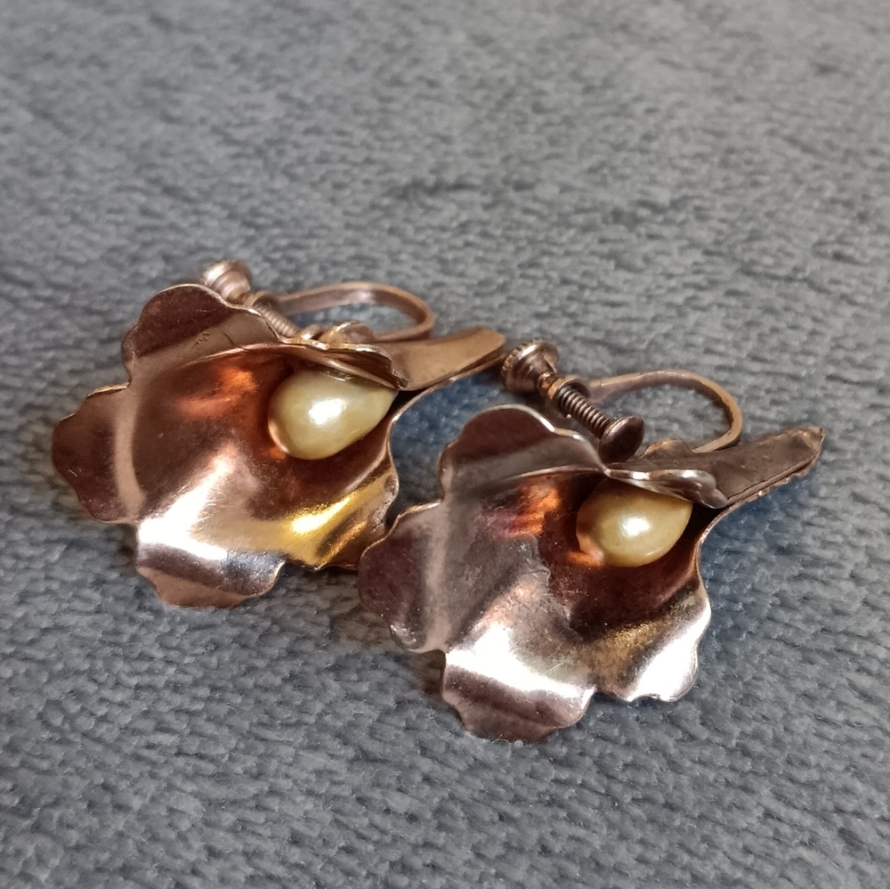 Vintage Brassy Tulip Screw On Earrings Gold Tone Fall Floral Office Casual